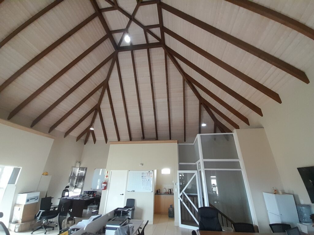 Industrial Sectional Title comprising workshop & offices